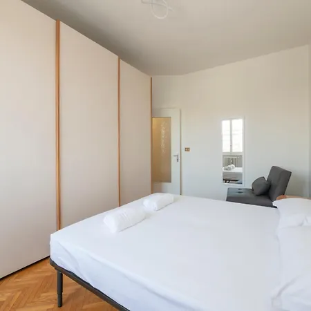 I-host - Marochetti 10 Apartament *